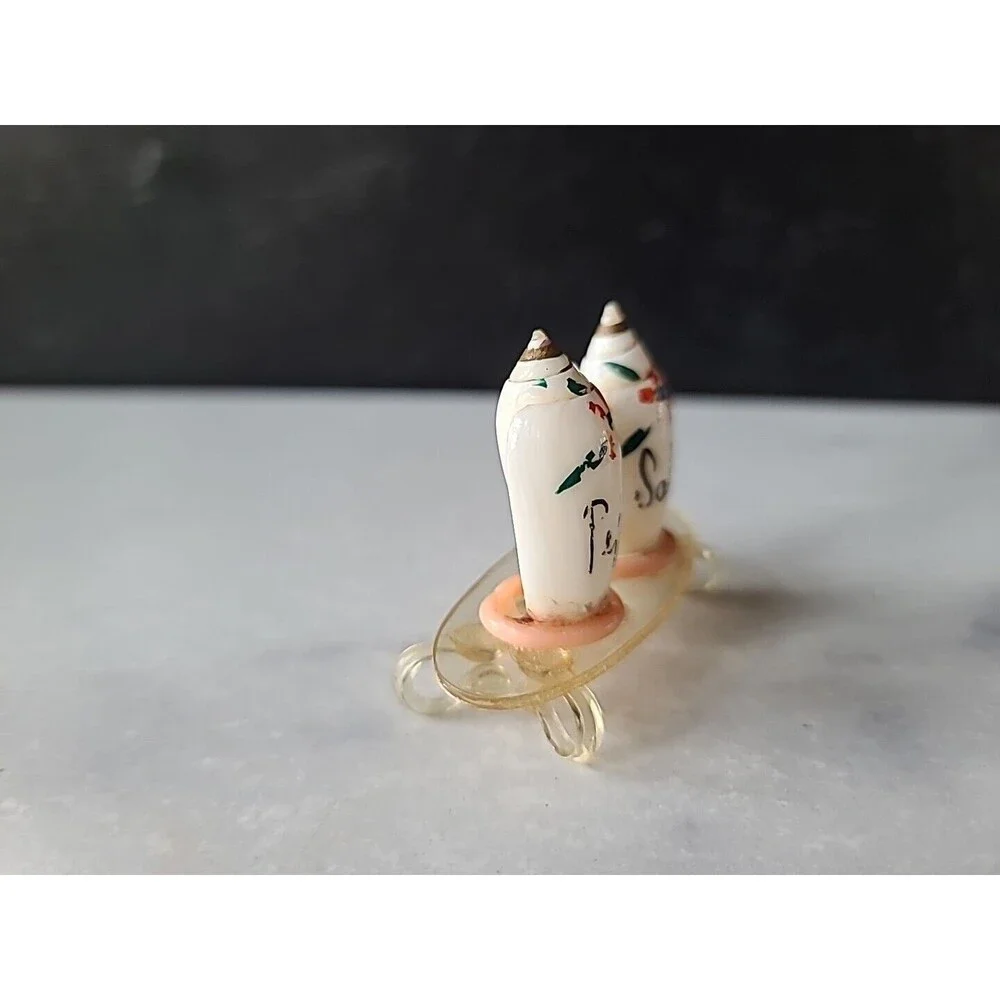 Shell Shaped Salt And Pepper Shaker Figurine, Vintage READ